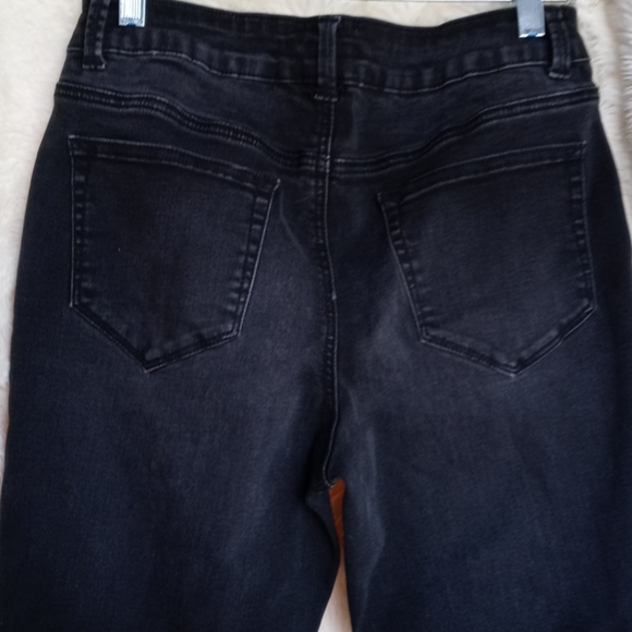 Maurices M Short Black Jeans Size M - Picture 4 of 4